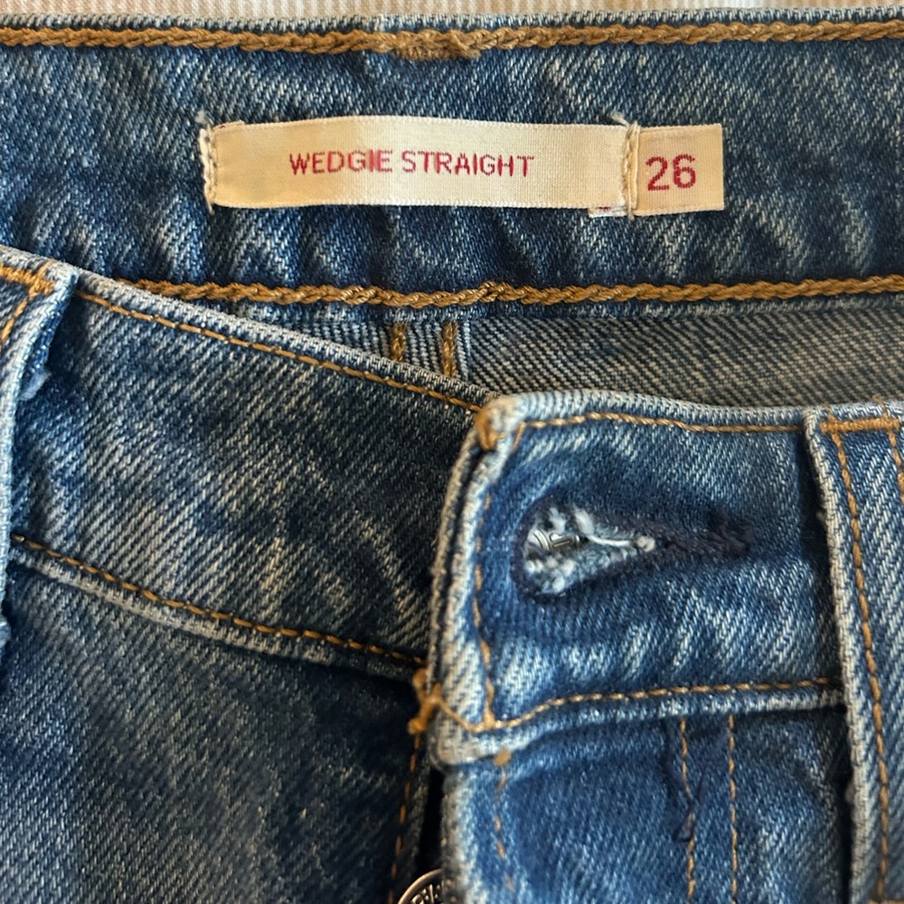 Women’s Levi’s Wedgie Sz 26